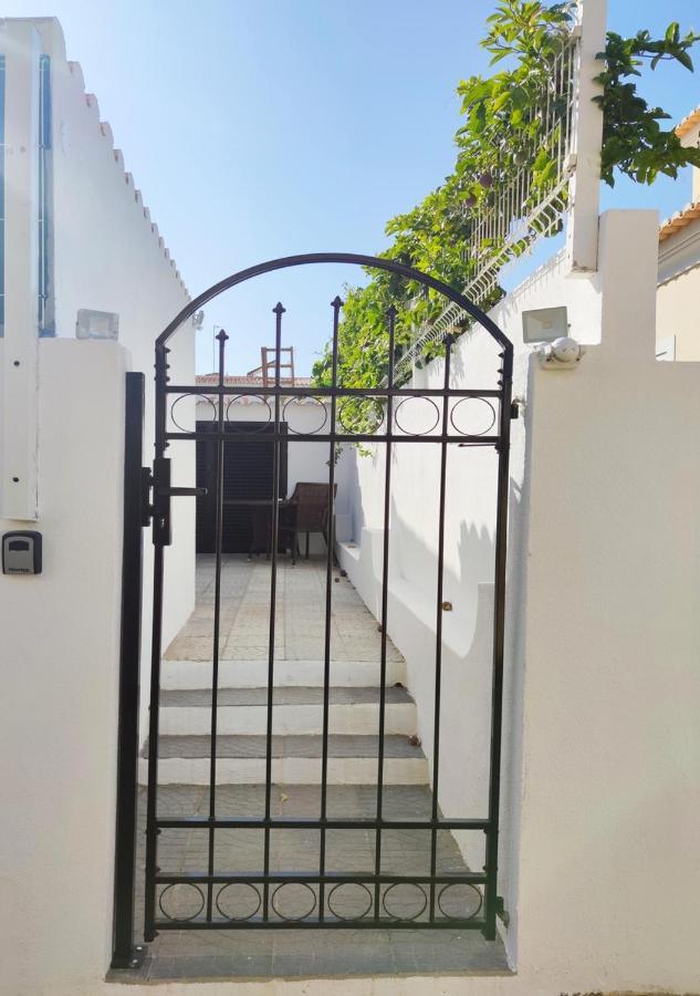 Moradia Geminada V0 - Localizacao Central - Privada Quarteira Εξωτερικό φωτογραφία