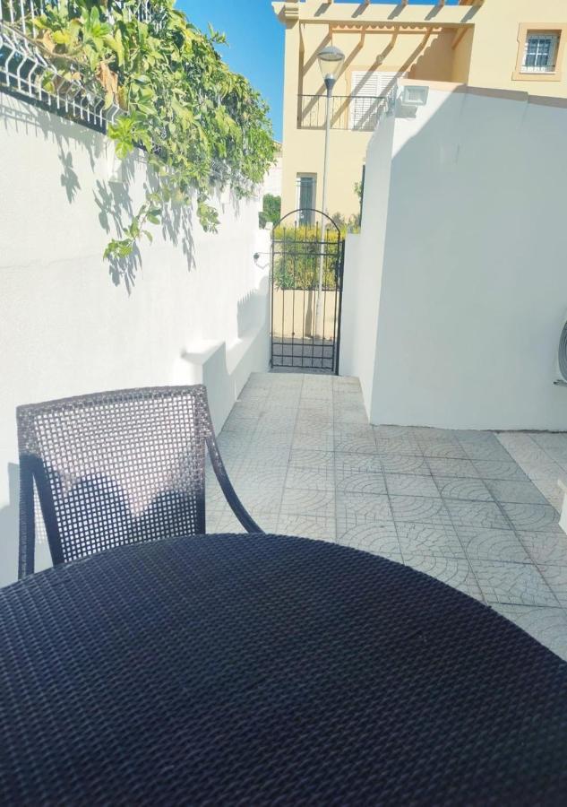 Moradia Geminada V0 - Localizacao Central - Privada Quarteira Εξωτερικό φωτογραφία